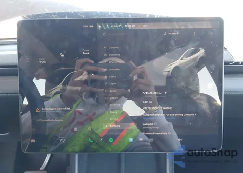 2026 Tesla Model Y Premium Rear-Wheel Drive/Standard Rear-Wheel Drive z USA, uszkodzony, nr VIN 7SAYGDEDXTA463657